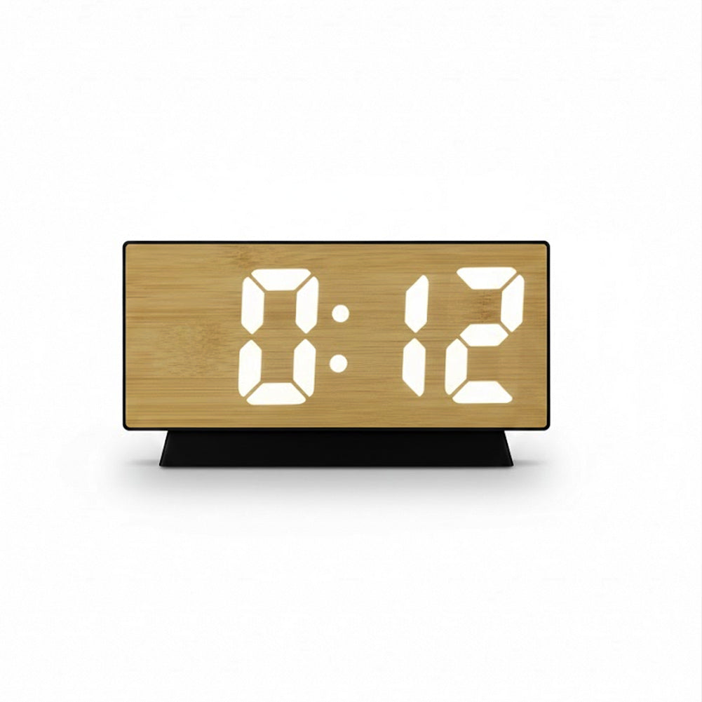 Reloj LED digital acabado en madera