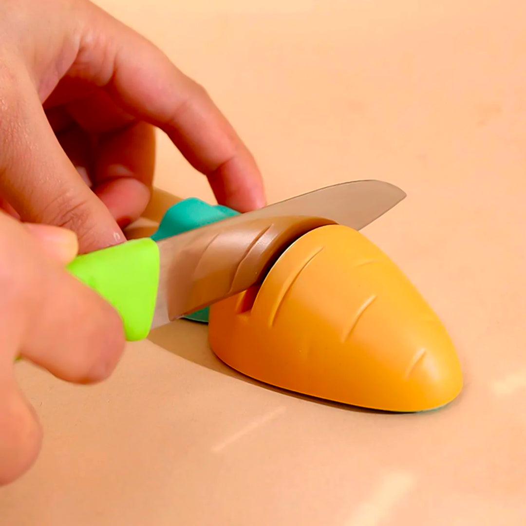 Afilador de cuchillos con diseño de zanahoria