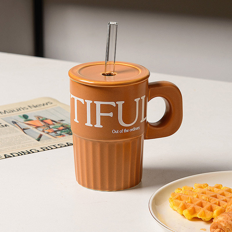 Taza de cerámica con sorbete reutilizable
