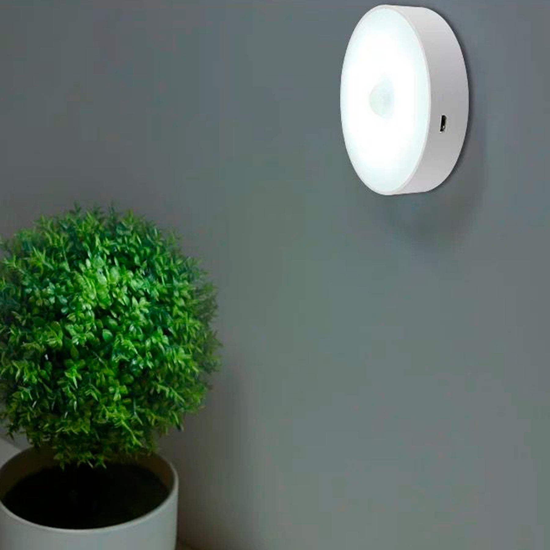Luz con sensor de movimiento blanco
