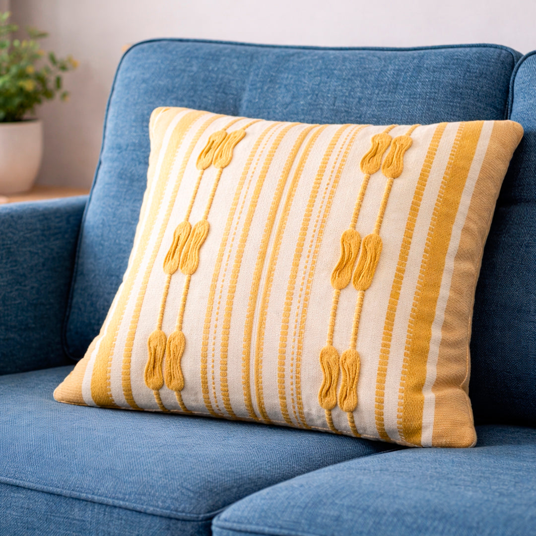 Cojín decorativo texturizado franjas tejidas