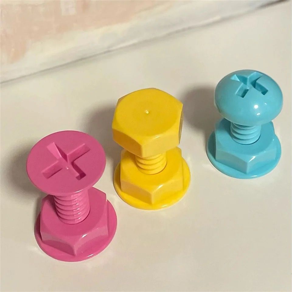 Colgador adhesivo en forma de tornillo
