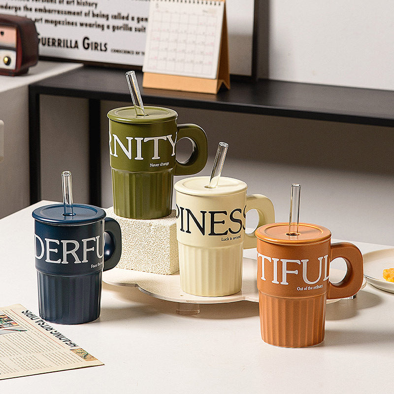 Taza de cerámica con sorbete reutilizable